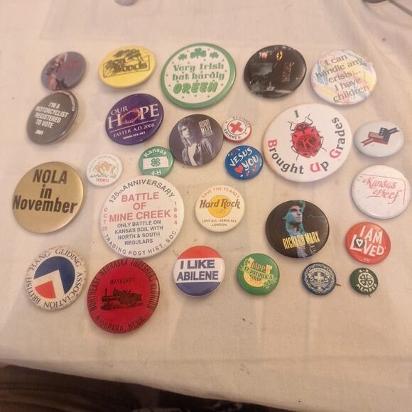 lot of vtg 26 pinback buttons Pins Various Batman To Lita Ford To 4H - Picture 1 of 11